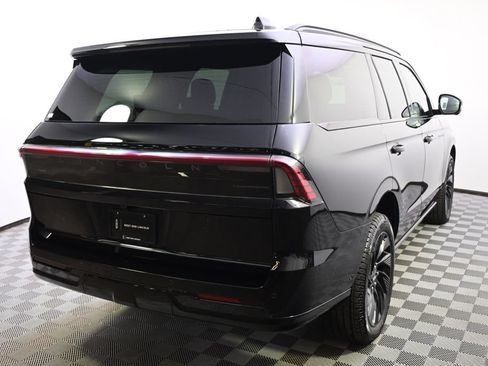 New 2026 Lincoln Navigator Reserve AWD/4WD image 6