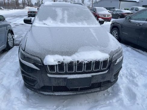 Used 2020 Jeep Cherokee Latitude w/ Cold Weather Group image 8