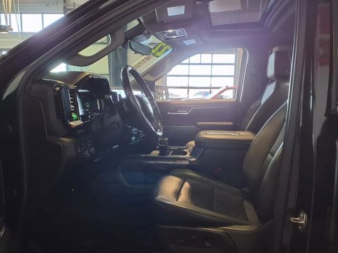 Used 2022 Chevrolet Silverado 1500 LTZ w/ LTZ Premium Package AWD/4WD image 17