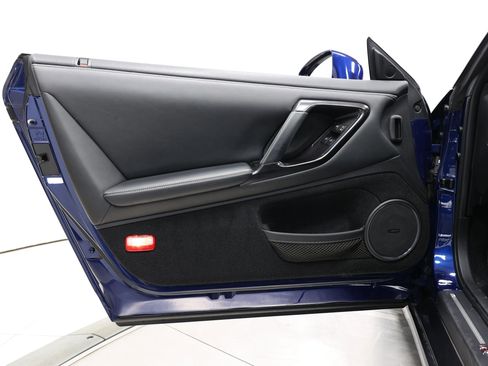 Used 2014 Nissan GT-R Premium image 10