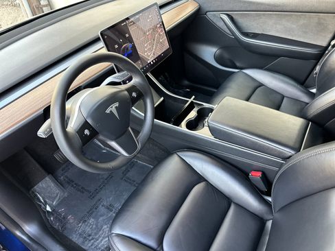 Used 2021 Tesla Model Y Long Range image 9