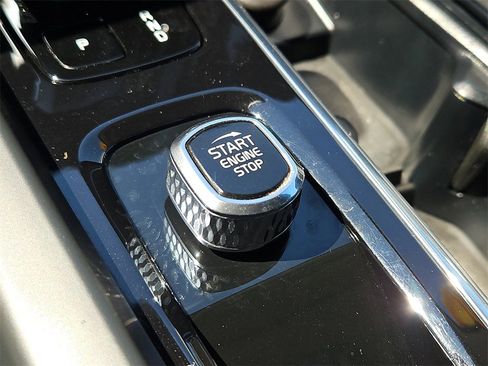 Used 2023 Volvo XC60 B5 Core image 24