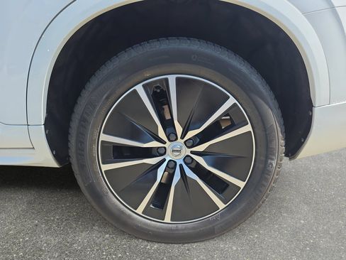 Used 2020 Volvo XC90 T6 Momentum AWD/4WD image 32
