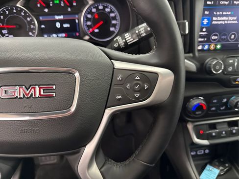 Used 2024 GMC Terrain SLT image 28