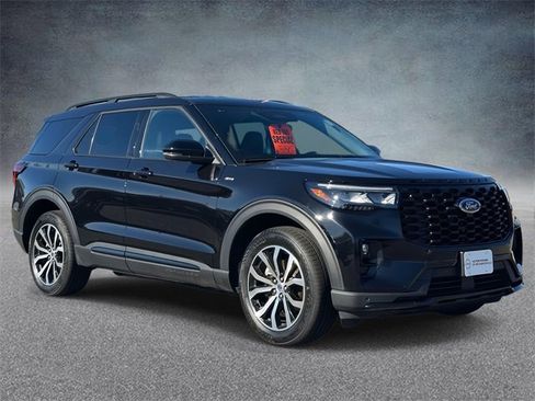 Used 2025 Ford Explorer ST-Line image 1