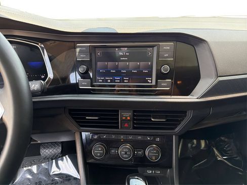 Used 2024 Volkswagen Jetta SE w/ Panoramic Sunroof Package FWD image 15