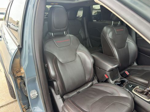 Used 2014 Jeep Cherokee Trailhawk w/ Technology Group AWD/4WD image 30