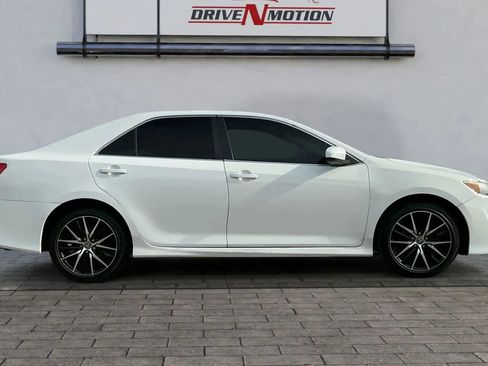 Used 2012 Toyota Camry SE image 3