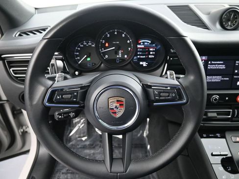 Certified 2025 Porsche Macan image 19
