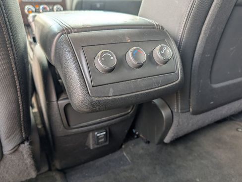 Used 2015 Chevrolet Traverse LT w/ Style and Technology Package image 24