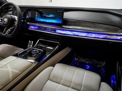 Used 2023 BMW 760i xDrive w/ Executive Package image 15