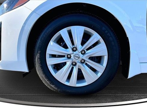 Certified 2025 Nissan Sentra S image 31