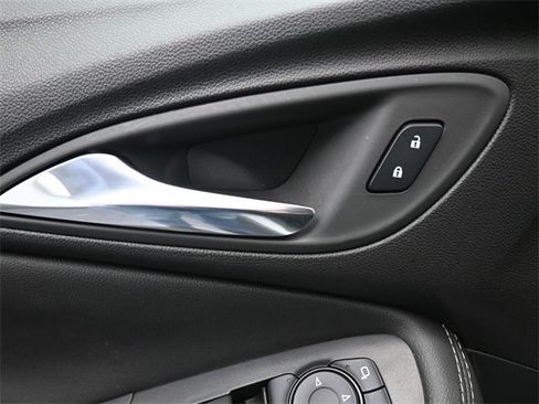 Used 2024 Buick Encore GX Sport Touring image 10