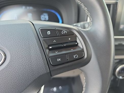 Used 2025 Hyundai Venue SEL FWD image 18