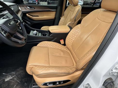 Certified 2023 Jeep Grand Cherokee L Summit w/ High Altitude Package AWD/4WD image 19