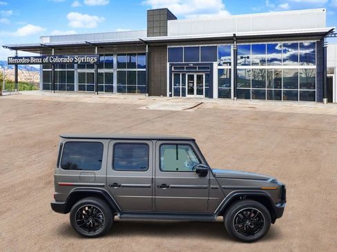 Used 2025 Mercedes-Benz G 550 image 2