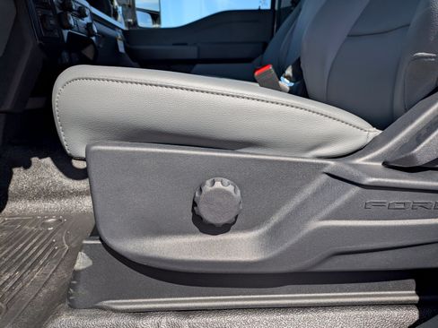 New 2025 Ford F550 4x4 Regular Cab Super Duty image 25
