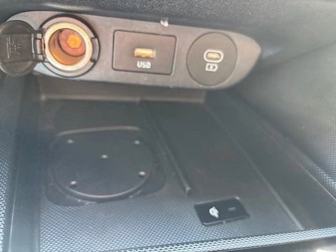 Used 2024 Hyundai Elantra Limited image 30