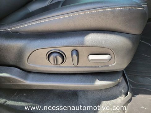 Used 2023 Chevrolet Traverse LT w/ LPO, Floor Liner Package FWD image 11