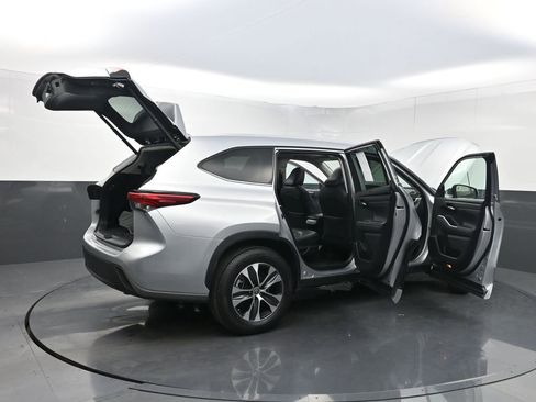 Used 2022 Toyota Highlander XLE image 41