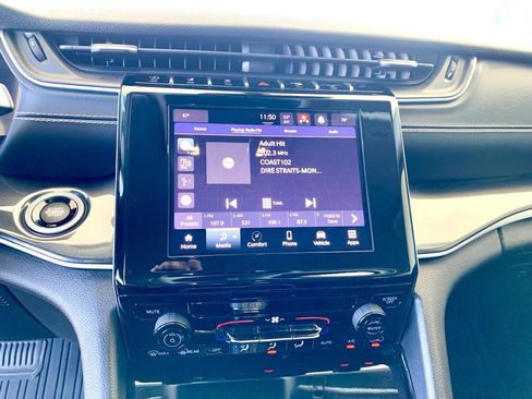 Used 2023 Jeep Grand Cherokee Laredo image 17