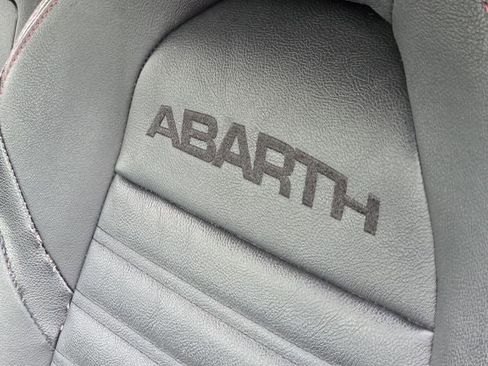 Used 2018 FIAT 124 Spider Abarth RWD image 29
