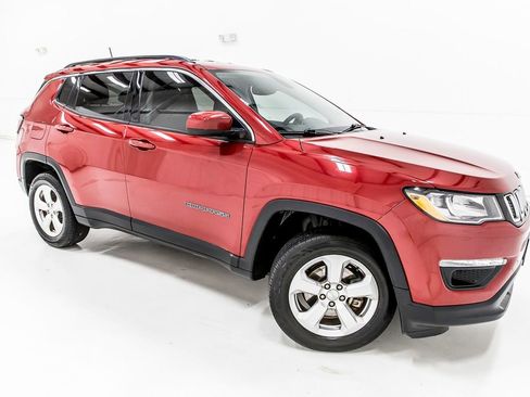 Used 2018 Jeep Compass Latitude w/ Popular Equipment Group AWD/4WD image 9