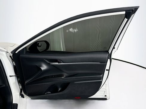 Used 2022 Toyota Camry SE image 29