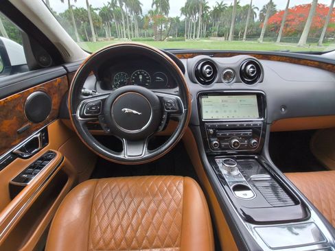 Used 2019 Jaguar XJ L Portfolio RWD image 8