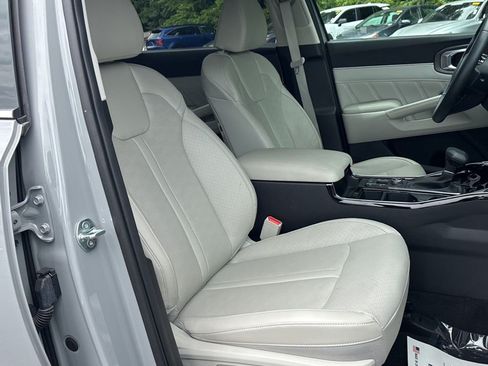 Used 2025 Kia Sorento SX FWD image 20