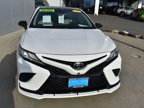Used 2018 Toyota Camry XSE image 11
