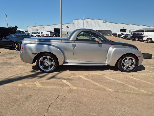 Used 2005 Chevrolet SSR w/ Preferred Equipment Group RWD image 4