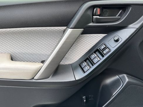 Used 2017 Subaru Forester 2.5i Premium image 12