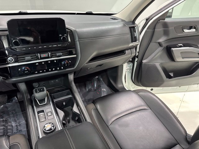 Used 2024 Nissan Pathfinder SL AWD/4WD image 24