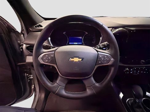 Used 2023 Chevrolet Traverse LT image 11