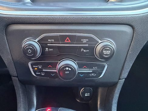 Used 2019 Dodge Charger SXT image 24