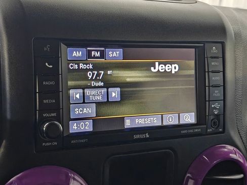Used 2018 Jeep Wrangler Unlimited Sport w/ Connectivity Group AWD/4WD image 6