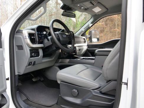 Used 2023 Ford F450 XLT w/ XLT Value Package image 24