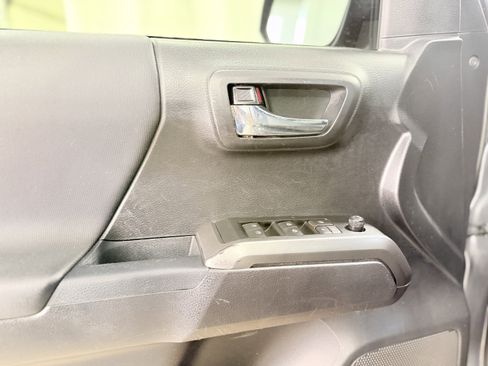 Used 2021 Toyota Tacoma TRD Off-Road w/ Technology Package image 13