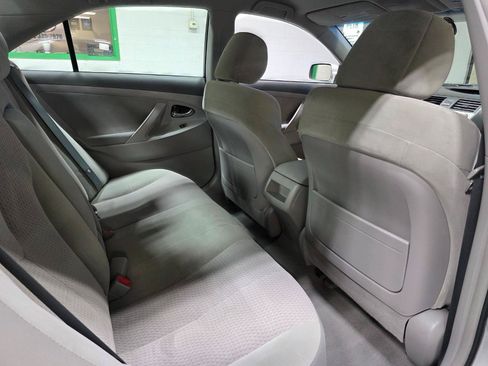 Used 2011 Toyota Camry LE FWD image 22