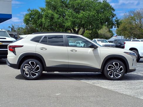New 2026 Chevrolet Trax RS w/ Sunroof Package image 3