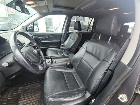 Used 2020 Honda Pilot Touring image 2