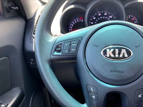 Used 2013 Kia Soul FWD image 24