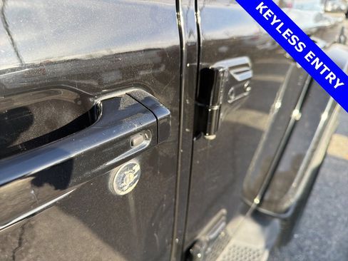 Used 2021 Jeep Wrangler Unlimited Sahara image 2