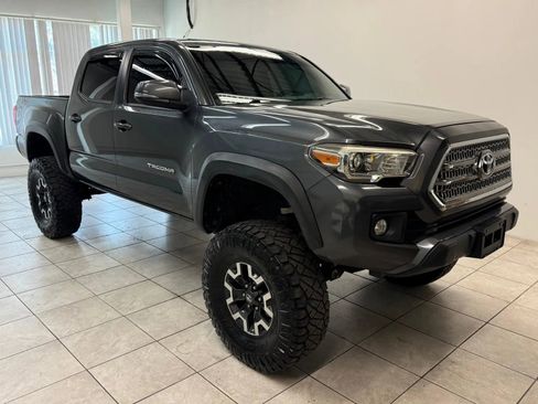 Used 2016 Toyota Tacoma TRD Off-Road AWD/4WD image 1