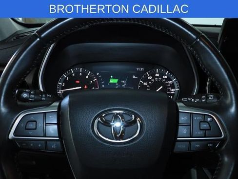 Used 2020 Toyota Highlander XLE AWD/4WD image 17