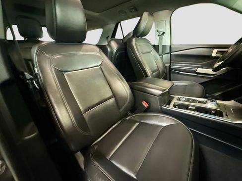 Used 2020 Ford Explorer XLT w/ Equipment Group 202A image 30