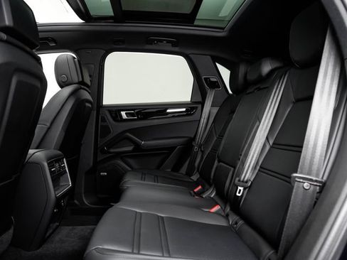 Certified 2021 Porsche Cayenne AWD/4WD image 25