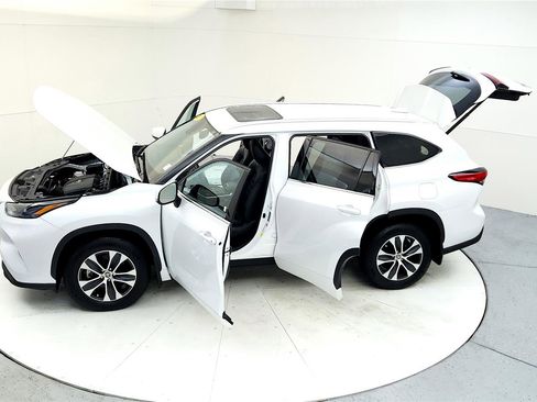 Certified 2022 Toyota Highlander XLE image 22