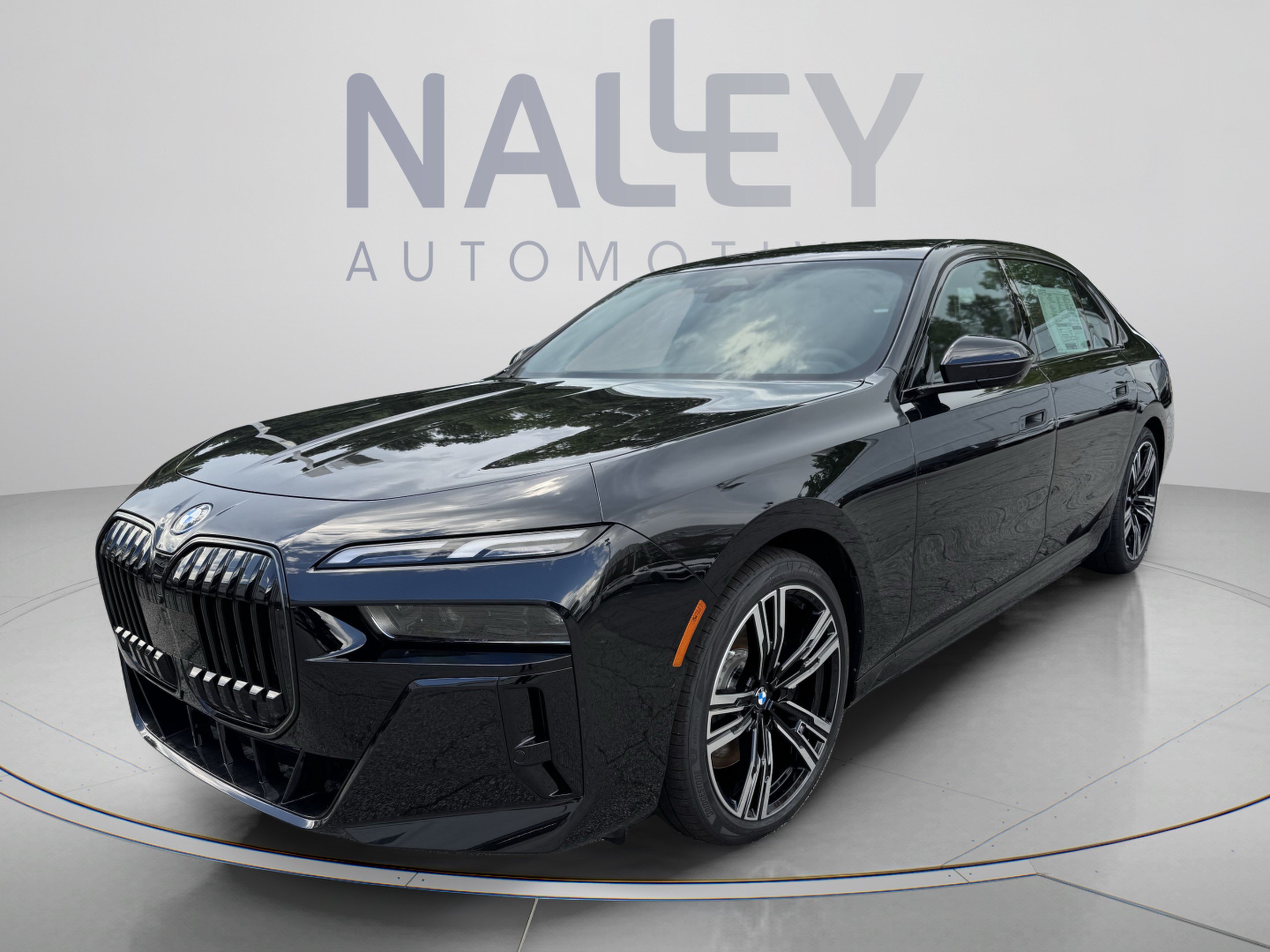 Used 2026 BMW i7 eDrive50 w/ M Sport Package RWD image 1